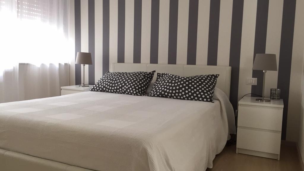 Bernini 20 Bed and Breakfast Napels Kamer foto